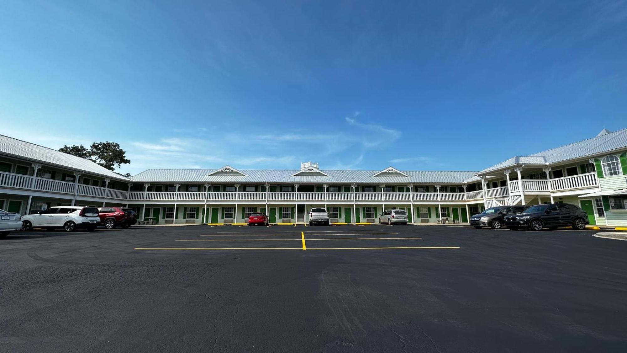 Key West Inn - Chatsworth Exterior photo