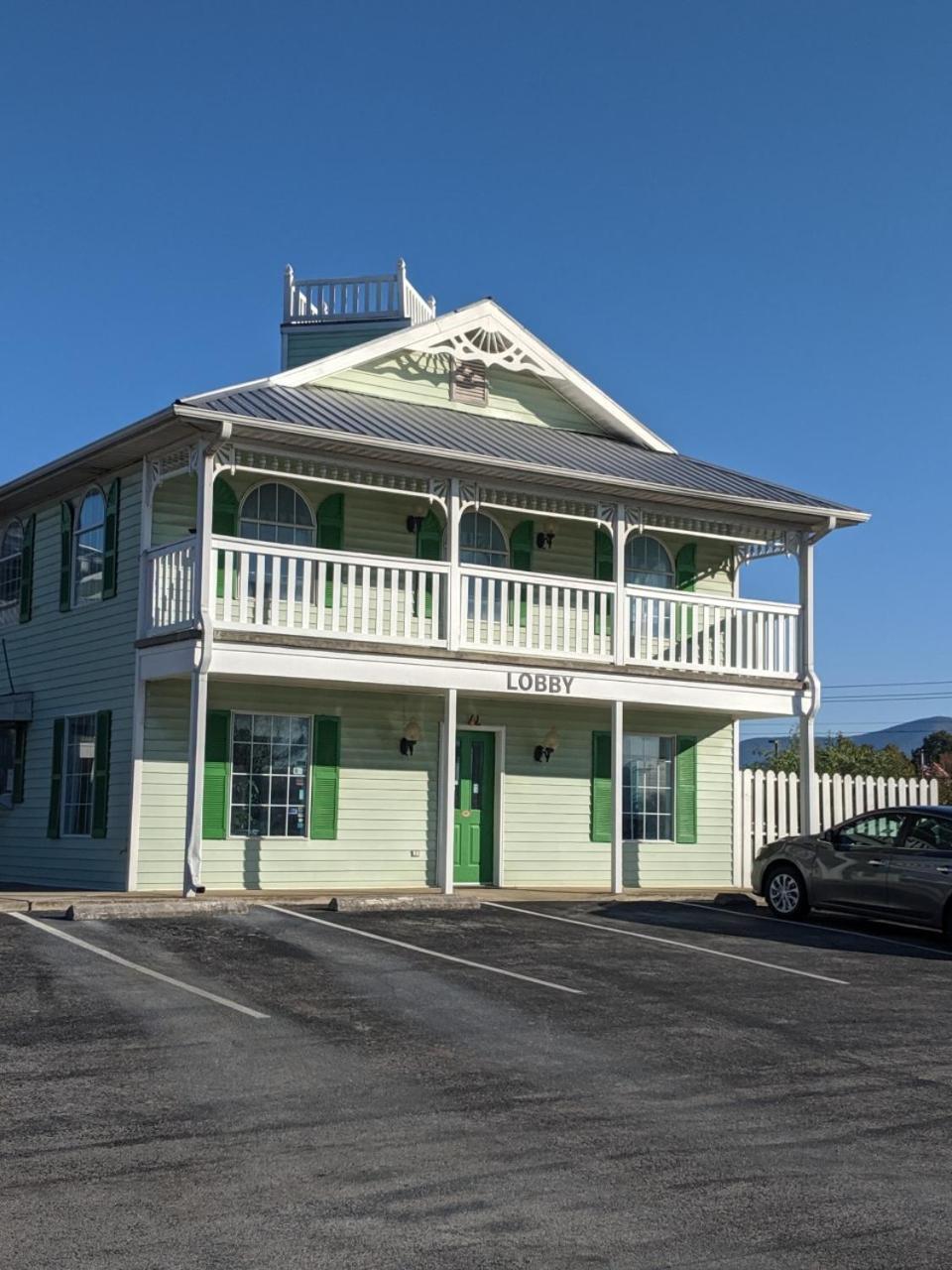 Key West Inn - Chatsworth Exterior photo
